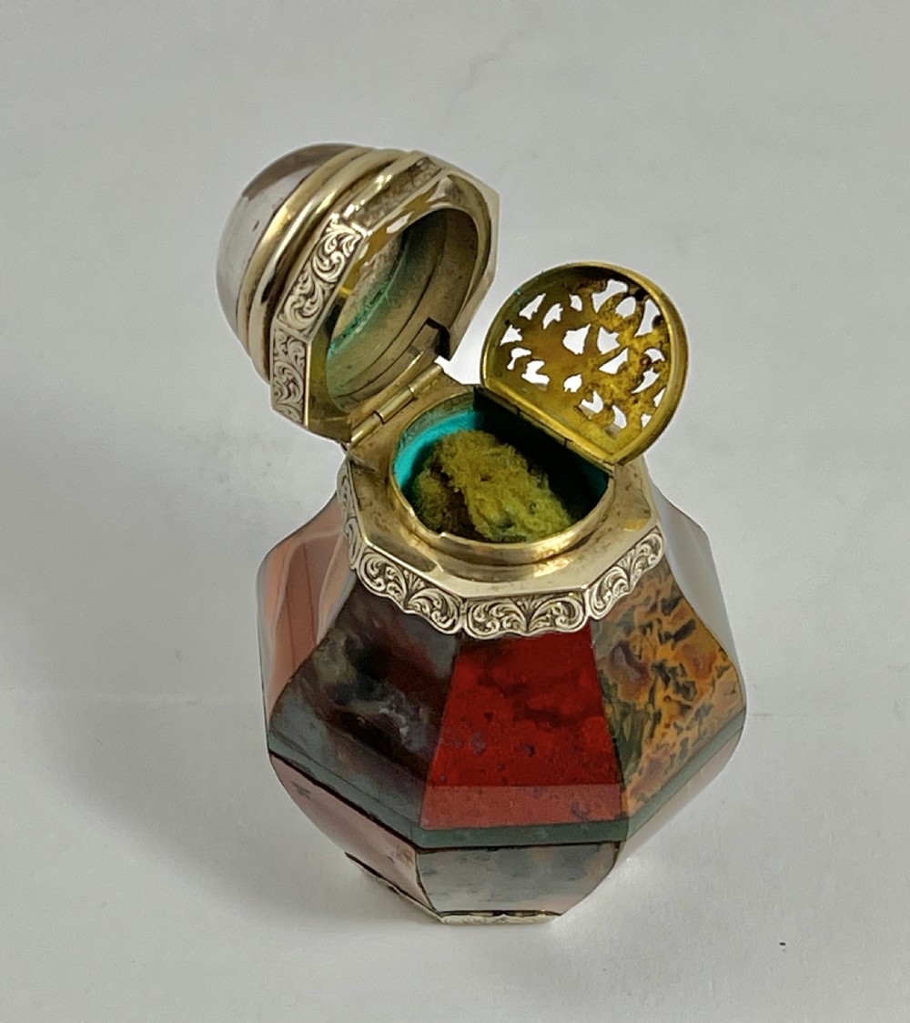 Victorian antique silver gilt and agate vinaigrette, Scottish c.1860 View IV