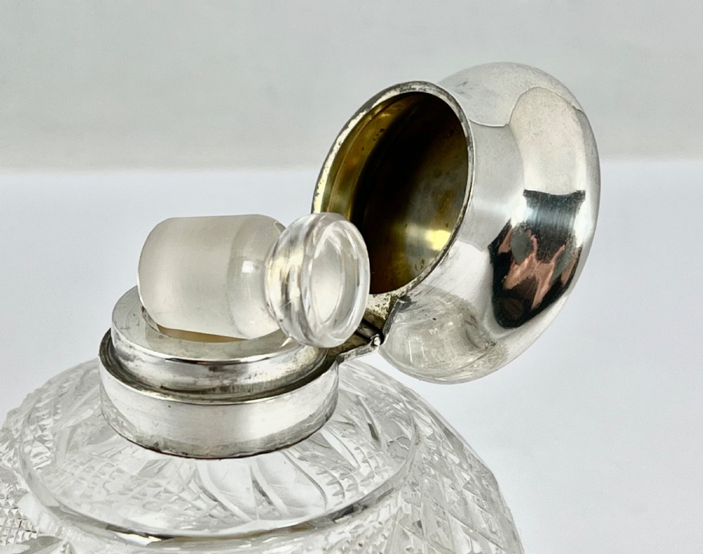 Edwardian antique silver glass perfume bottle, J. Gloster 1909 View III