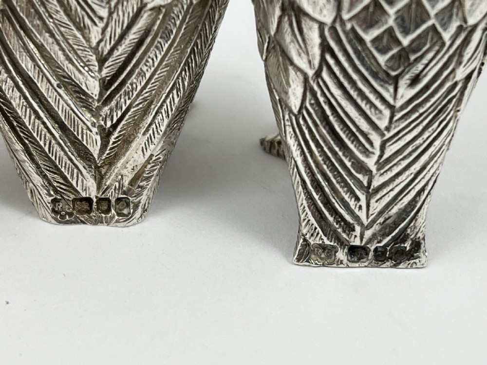 Elizabeth II set of silver Owl condiments, Richard Comyns 1969 View III