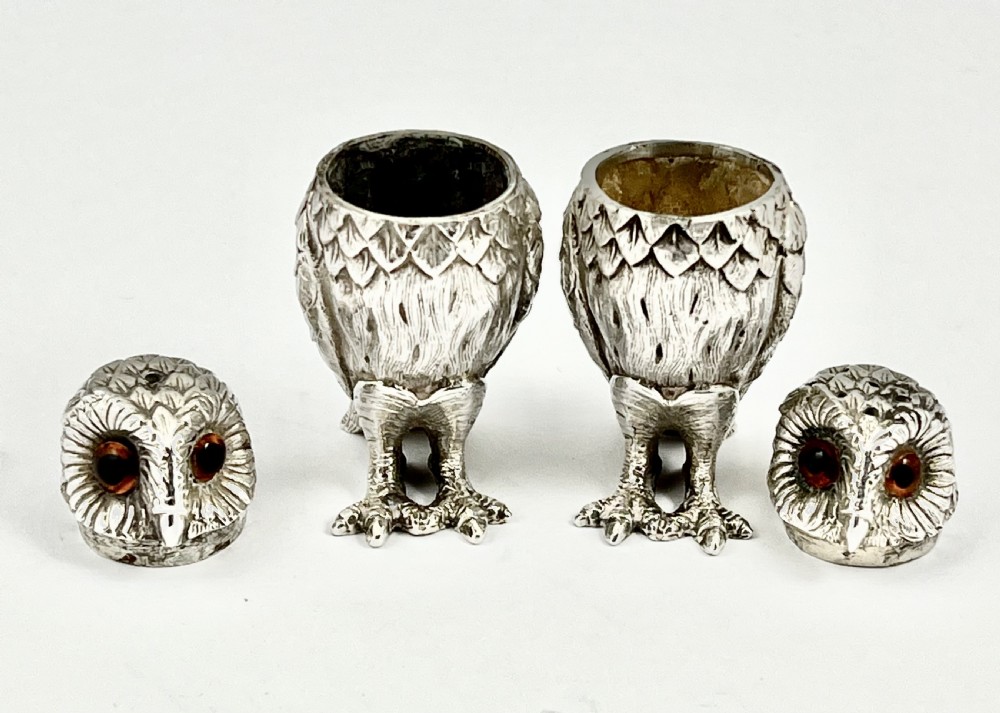 Elizabeth II set of silver Owl condiments, Richard Comyns 1969 View V