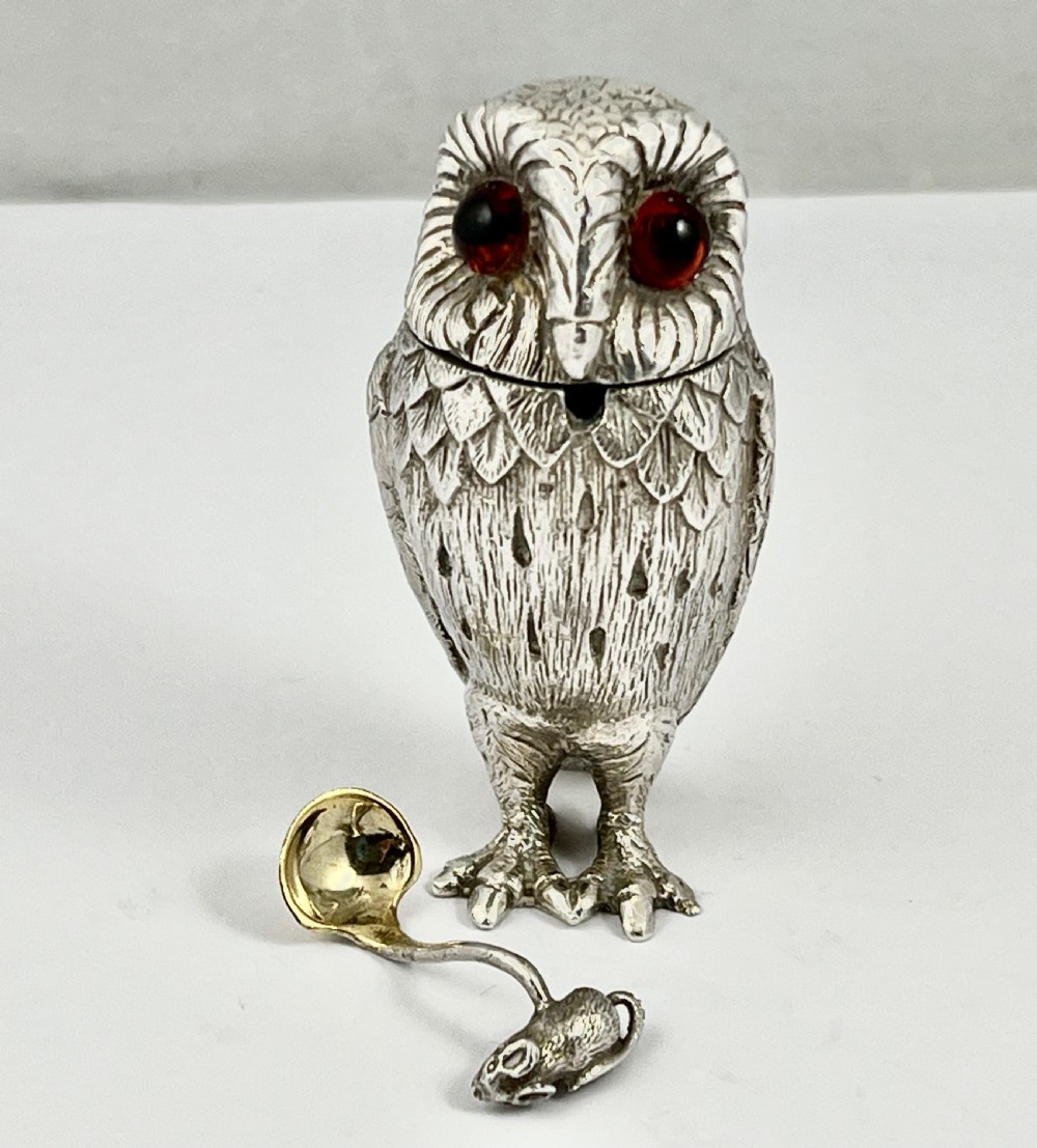 Elizabeth II set of silver Owl condiments, Richard Comyns 1969 View VI