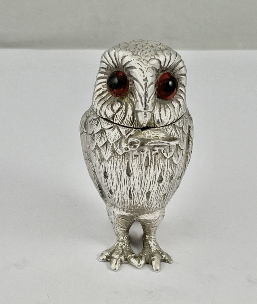 Elizabeth II set of silver Owl condiments, Richard Comyns 1969 View IX