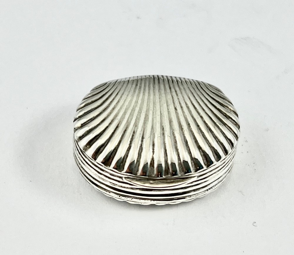 George III silver shell style vinaigrette, Mathew Linwood 1809 View II