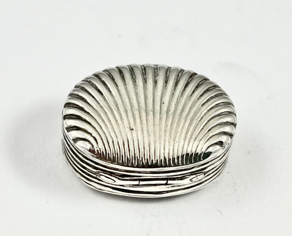 George III silver shell style vinaigrette, Mathew Linwood 1809 View III