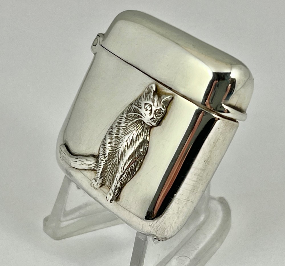 





Victorian silver “cat” vesta case, Birmingham 1894 View II