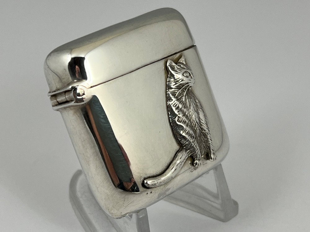 





Victorian silver “cat” vesta case, Birmingham 1894 View IV