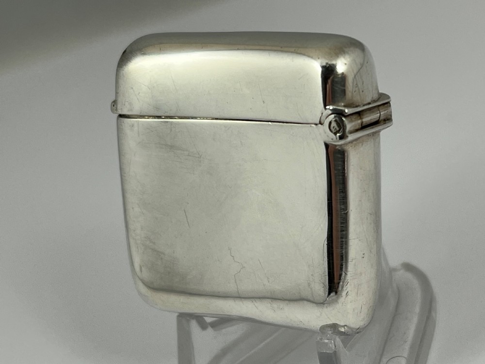 





Victorian silver “cat” vesta case, Birmingham 1894 View V