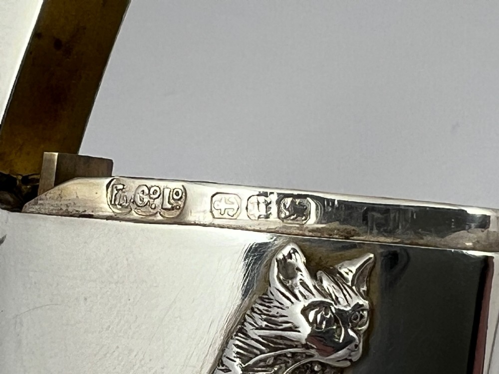 





Victorian silver “cat” vesta case, Birmingham 1894 View VII