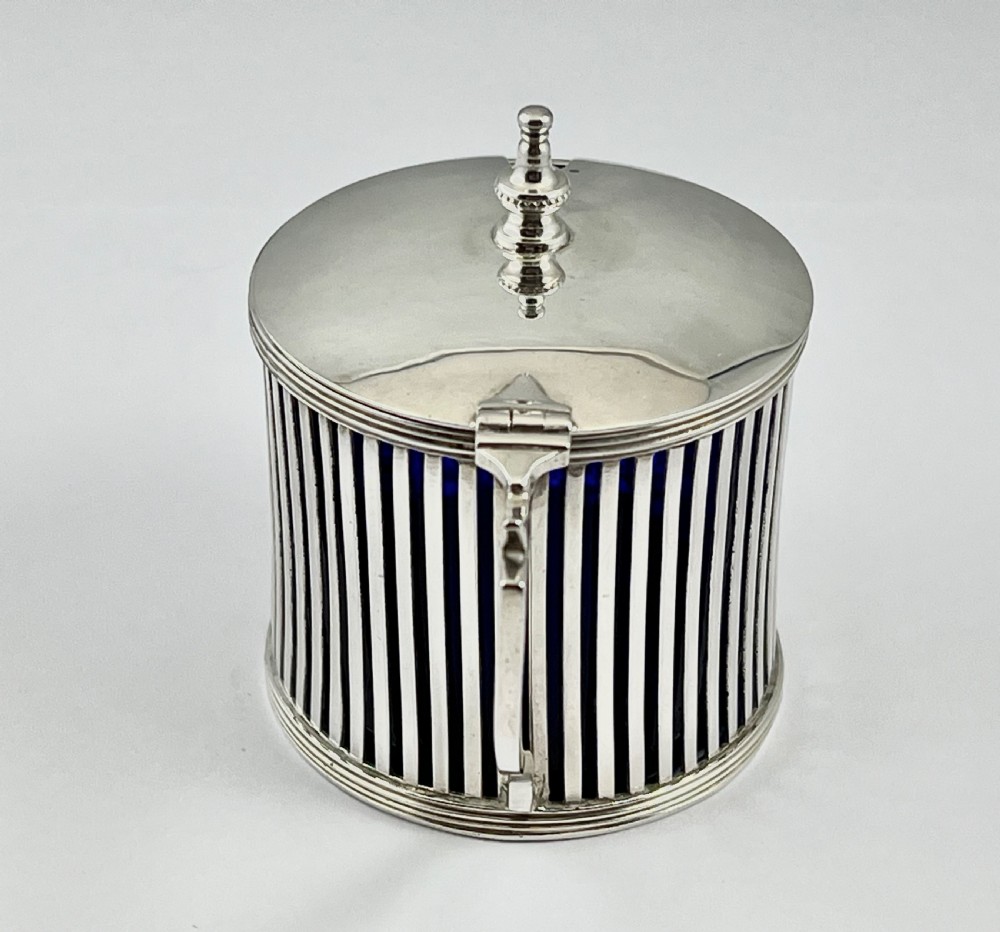 George V, silver mustard pot, Harold Bushall, Birmingham 1912 View IV
