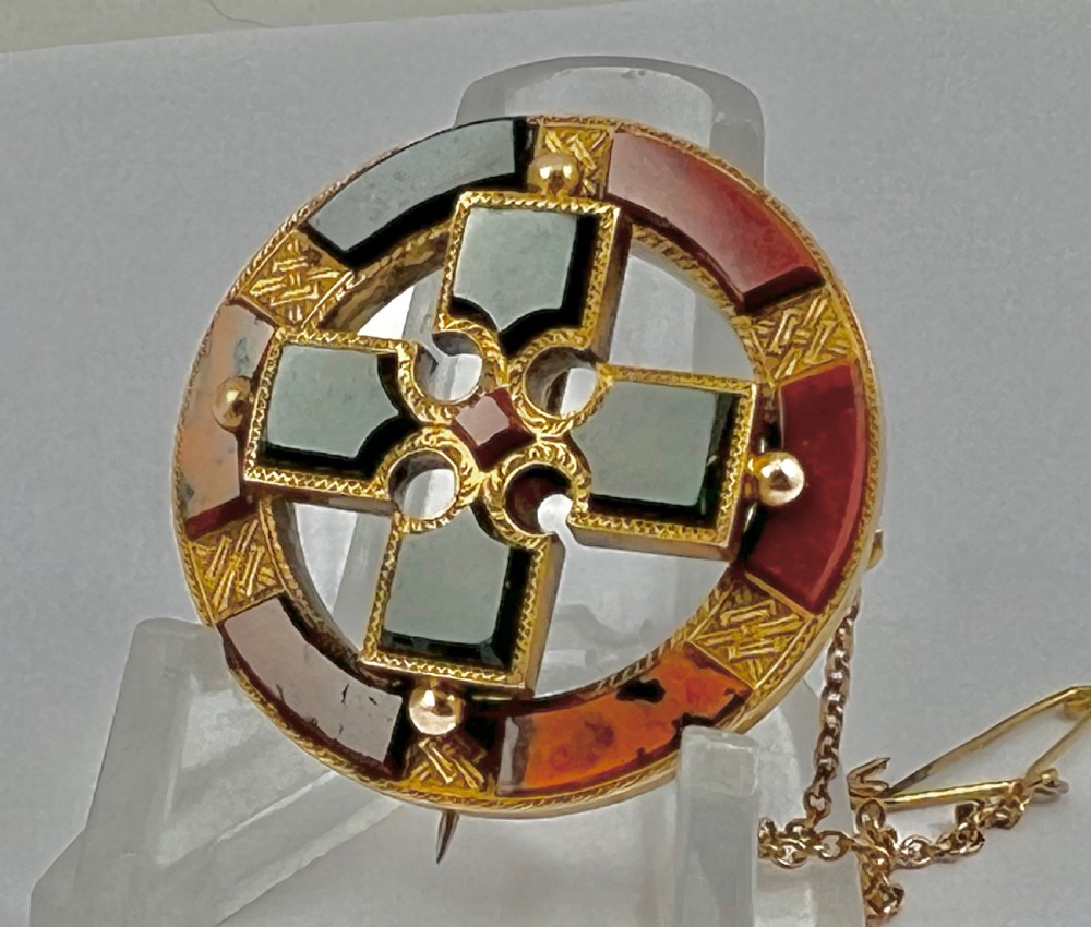 Scottish antique gold and agate brooch, Victorian c.1880 View II