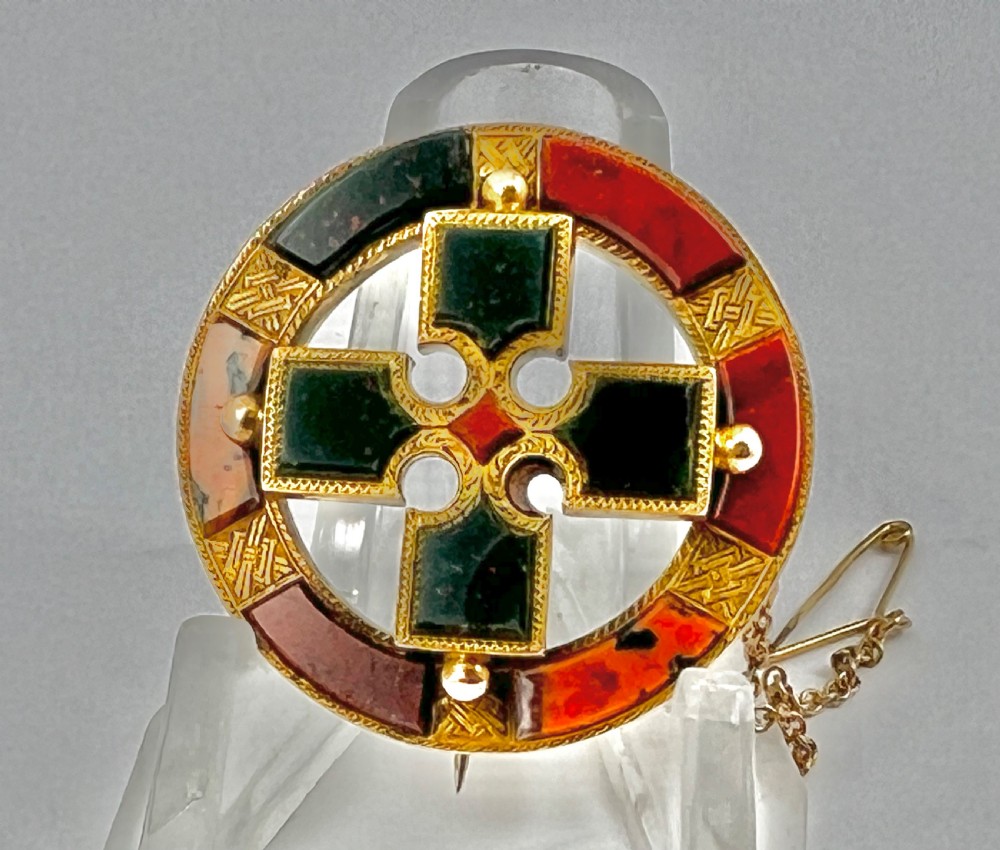 Scottish antique gold and agate brooch, Victorian c.1880 View IV