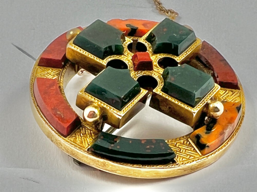 Scottish antique gold and agate brooch, Victorian c.1880 View VI