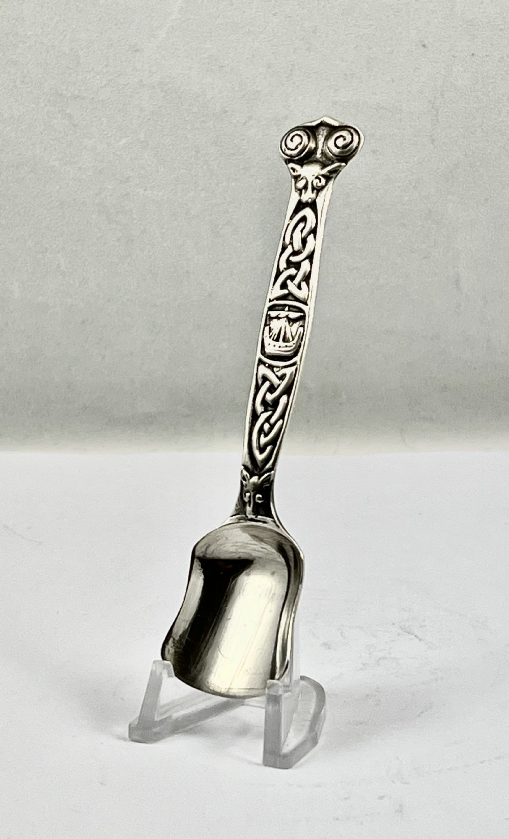 Iona silver caddy spoon, Alexander Ritchie, 1933