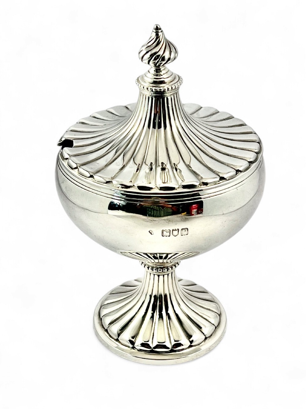 Edwardian antique silver lidded sugar bowl, London 1910.