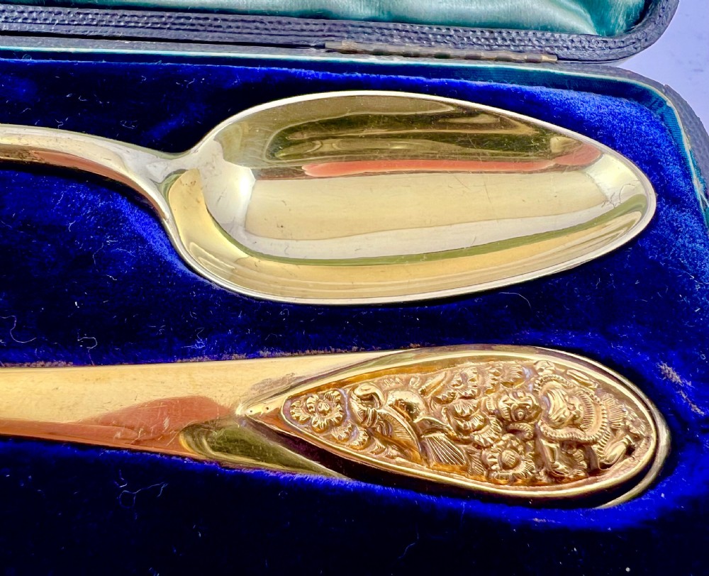 Victorian pair of cased silver gilt dessert spoons, Dublin 1890 View VIII