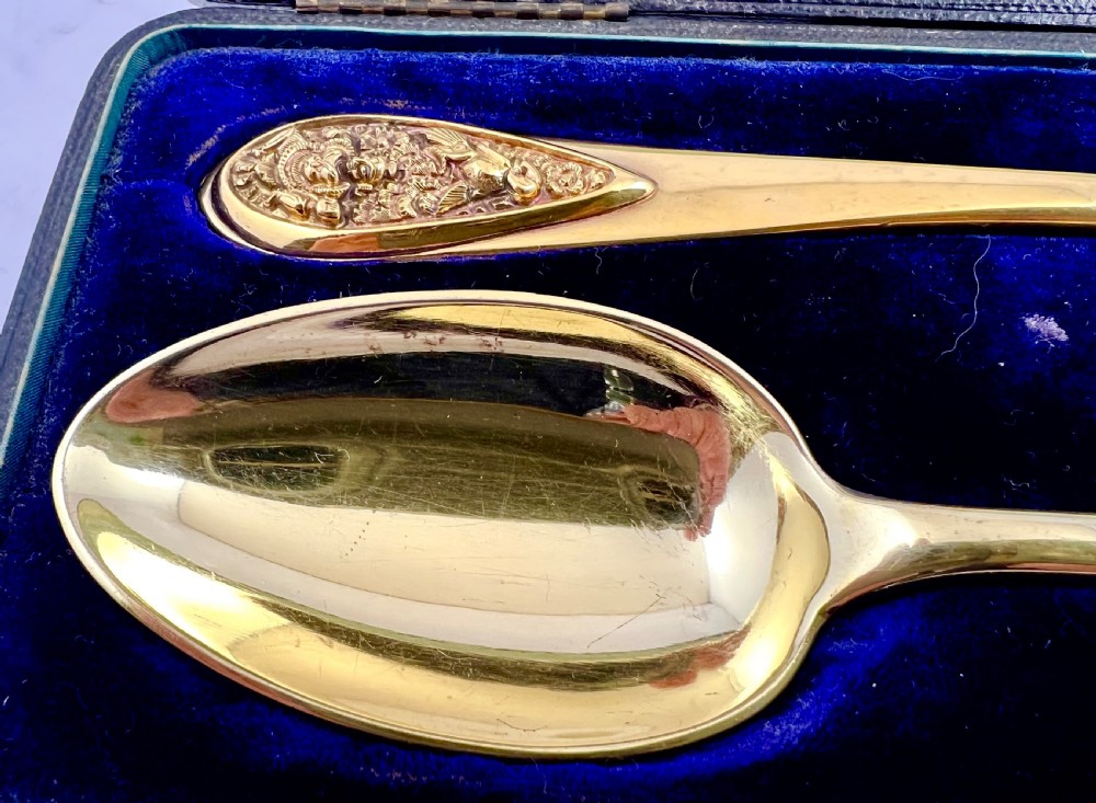 Victorian pair of cased silver gilt dessert spoons, Dublin 1890 View IX