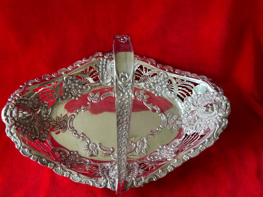 Silver oval fruit bowl with swing handle View II