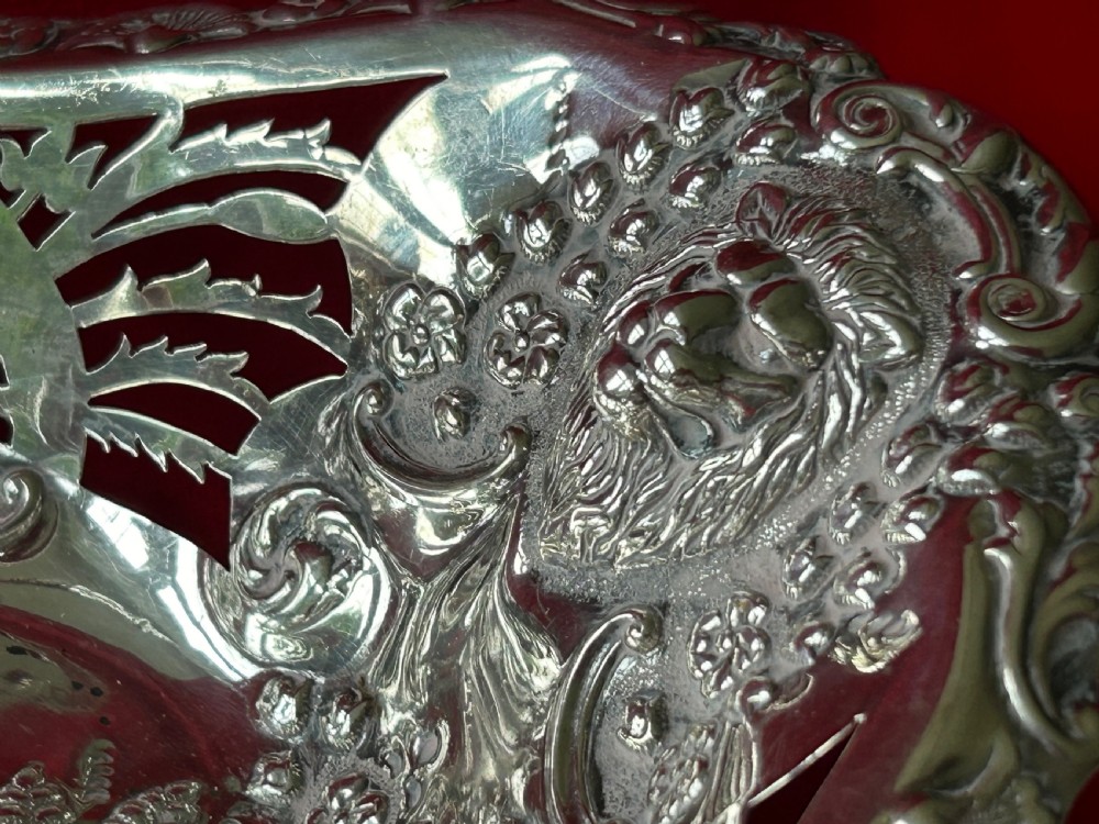 Silver oval fruit bowl with swing handle View III