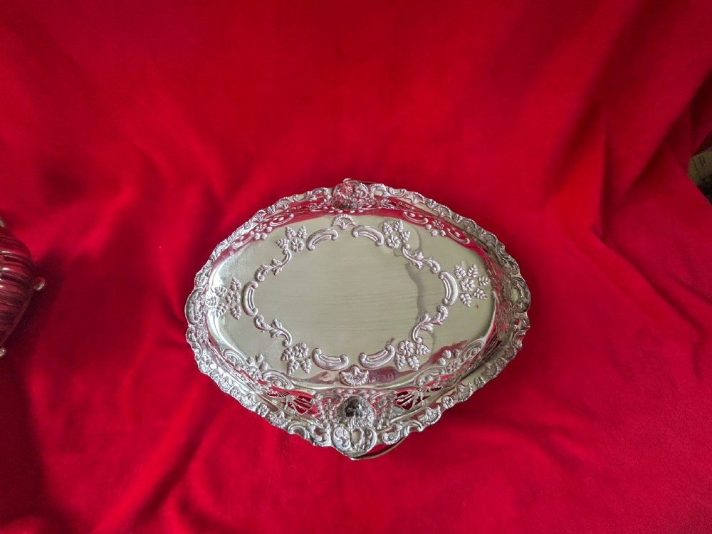 Silver oval fruit bowl with swing handle View VII