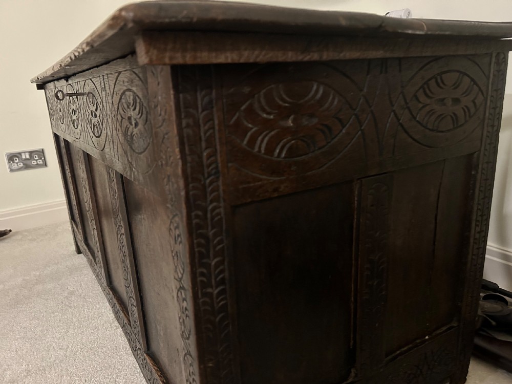 Antique coffer View IV