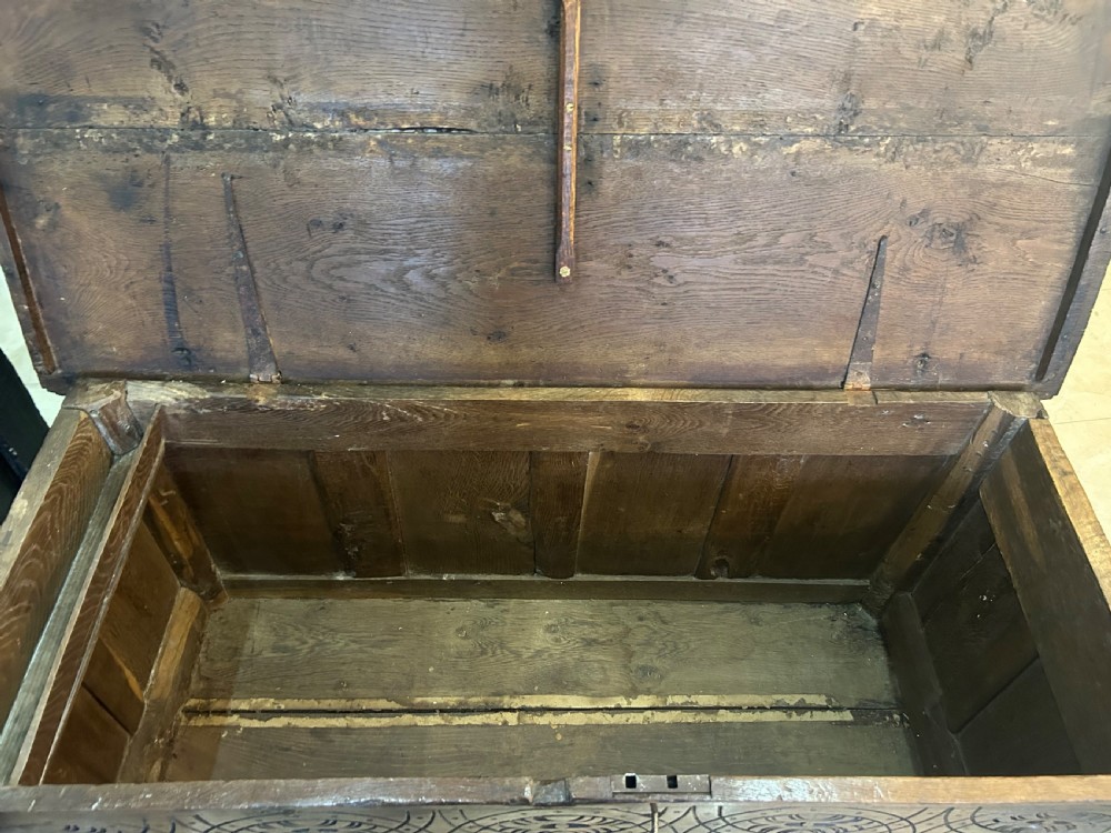 Antique coffer View V