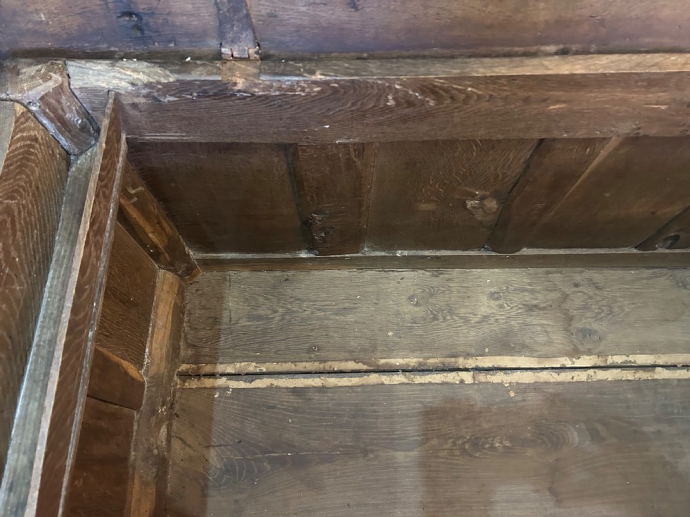 Antique coffer View VII