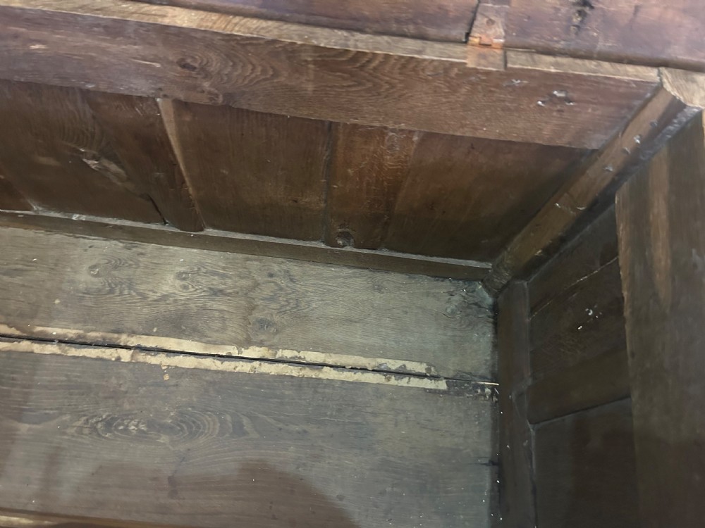 Antique coffer View VIII