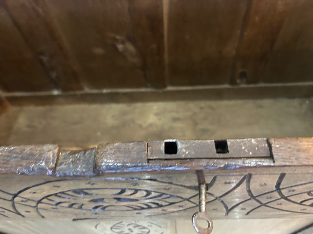 Antique coffer View IX