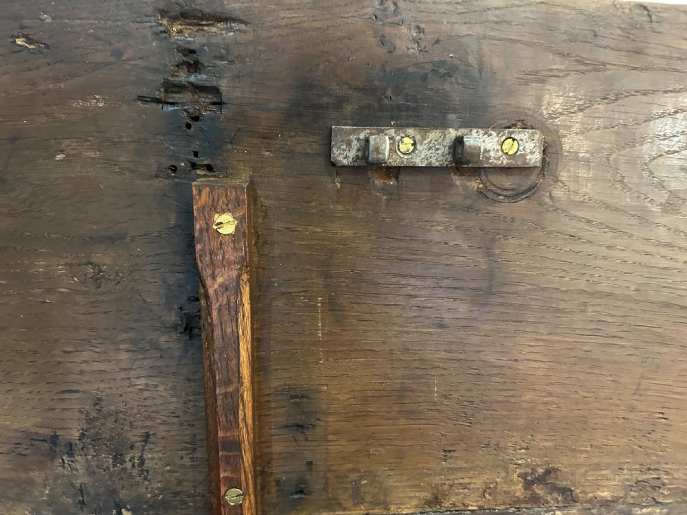 Antique coffer View XI