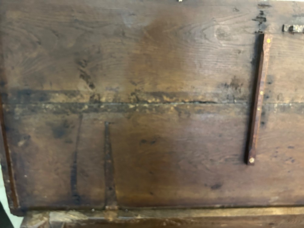 Antique coffer View XII