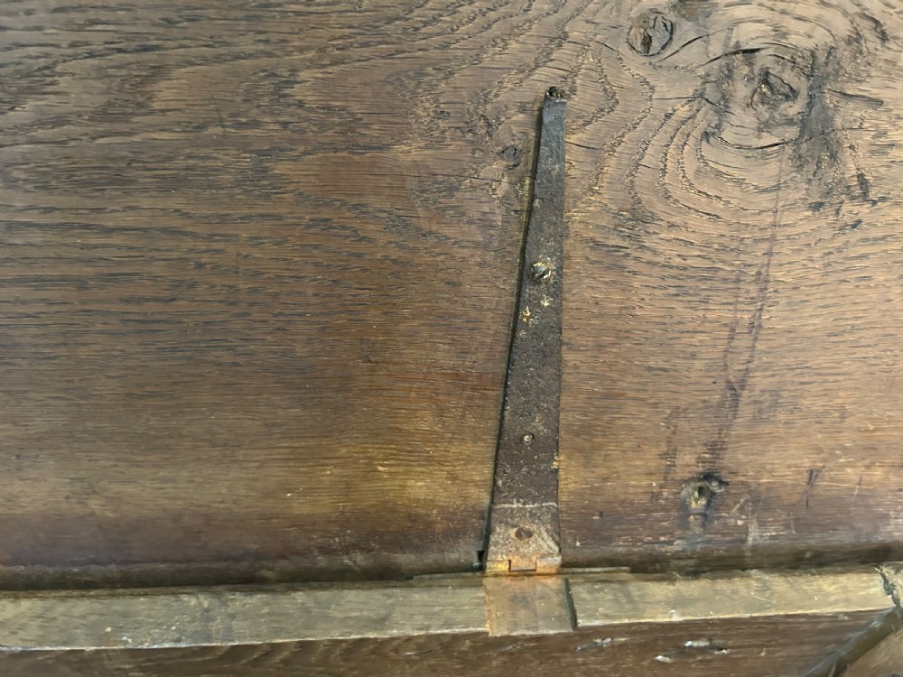 Antique coffer View XIII
