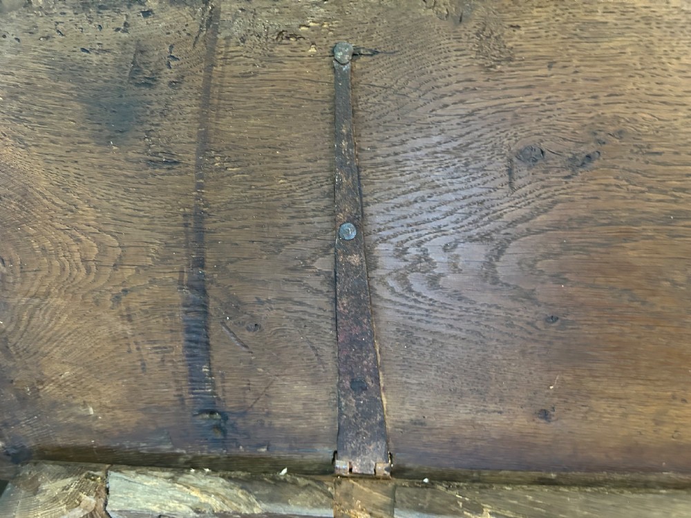 Antique coffer View XIV