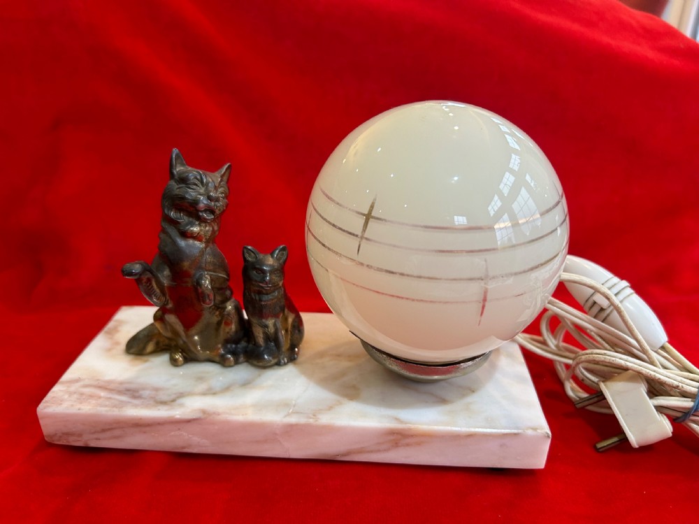 Art Deco lamp with cats