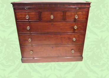 19thc. Mahogany Chest of Drawers with a Brushing Slide