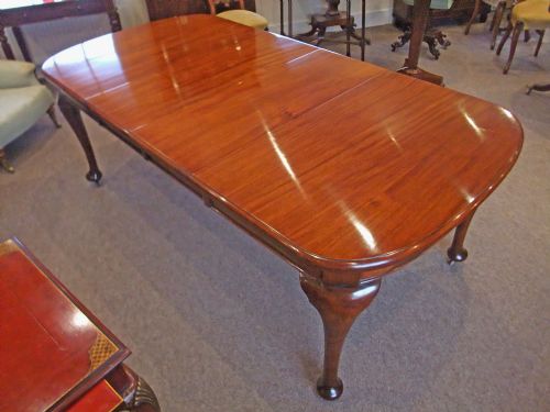 fig 1. Edwardian Queen Anne style mahogany extending dining table