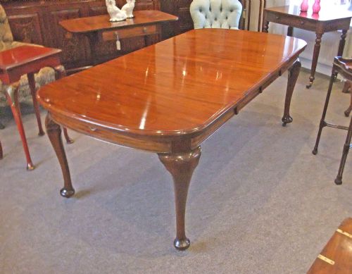 fig 2. Edwardian Queen Anne style mahogany extending dining table