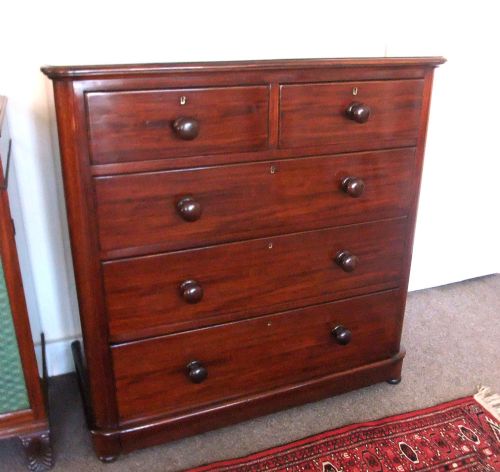 Victorian Mahogany Round Cornered Chest of Drawers
