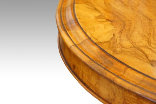 fig 1. Superb Victorian circular walnut dining table