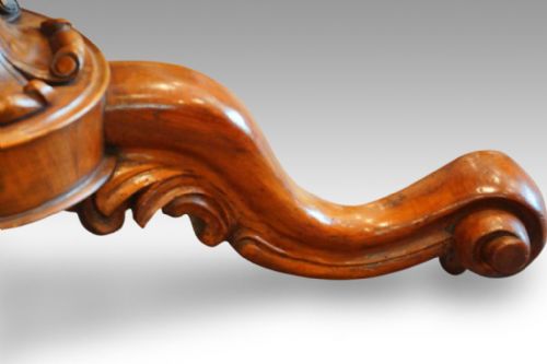 fig 4. Superb Victorian circular walnut dining table
