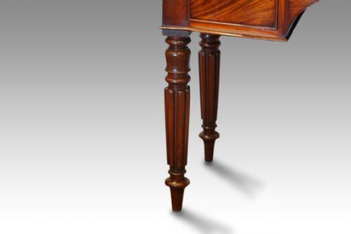fig 1. Georgian mahogany dressing table/small sideboard