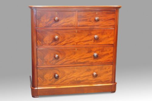 Victorian Mahogany Chest of Drawers
