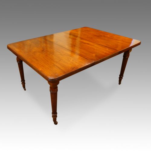 Edwardian Walnut Small Extending Dining Table