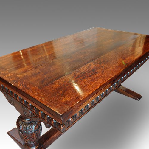 fig 3. Edwardian oak refectory draw-leaf dining table