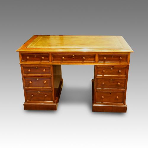 Victorian Mahogany Quality Pedestal Desk