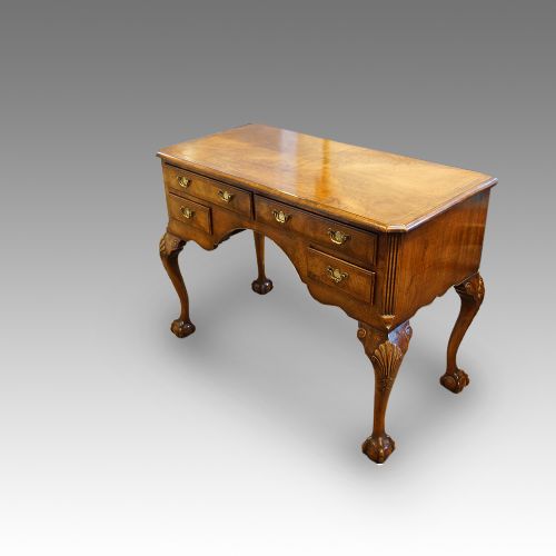 fig 1. Queen Anne style walnut dressing table