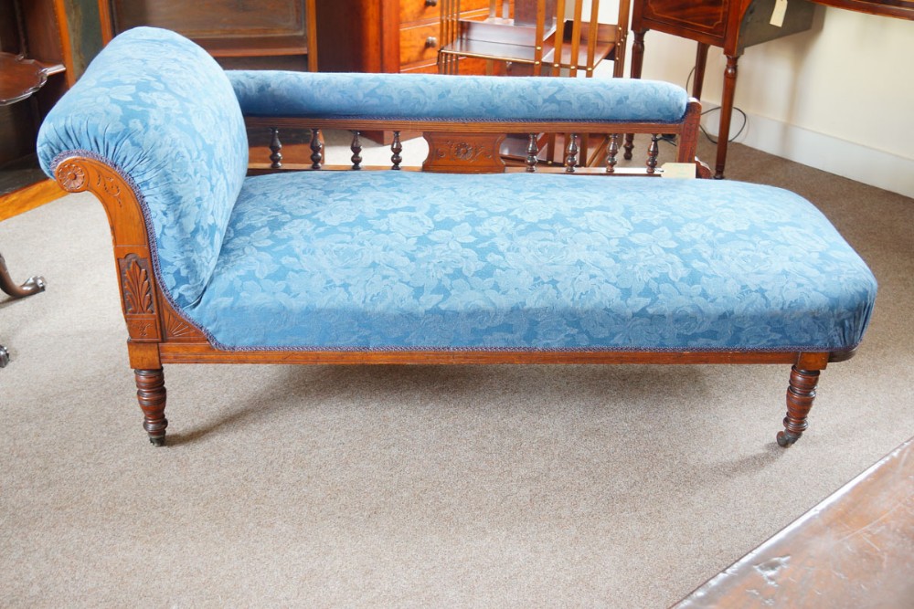 Edwardian walnut chaise lounge