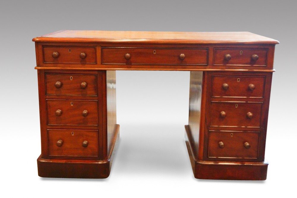 Victorian mahogany pedestal desk