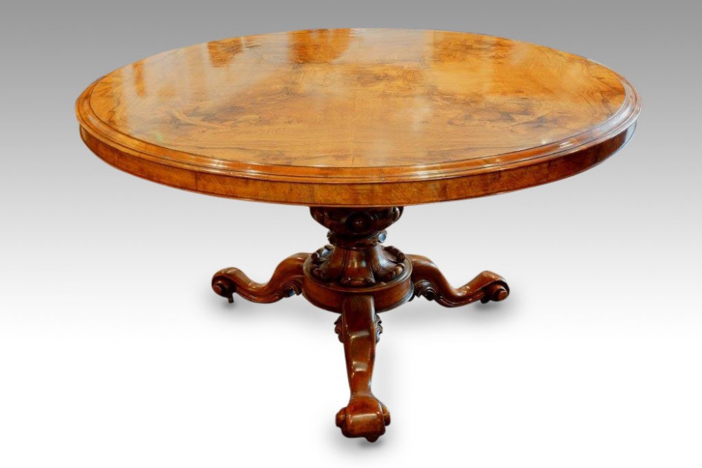Superb Victorian circular walnut dining table