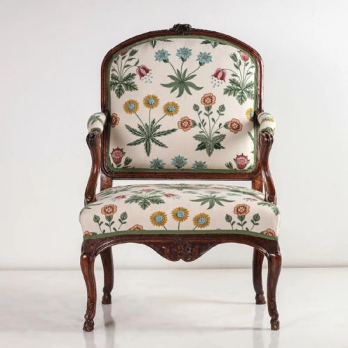 A PAIR OF LOUIS XV ARMCHAIRS - ADDITIONAL PHOTO 3