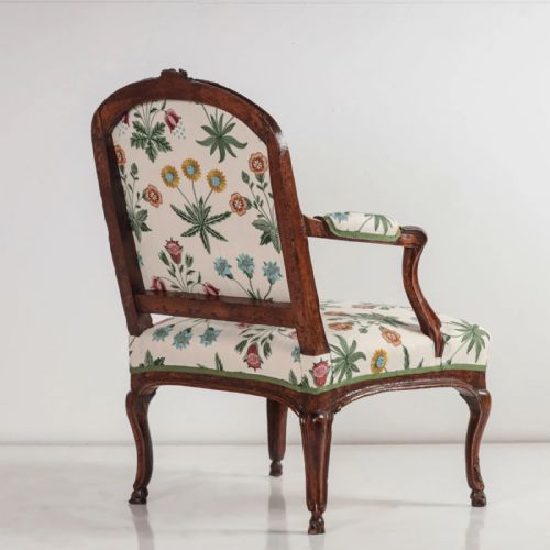 A PAIR OF LOUIS XV ARMCHAIRS - ADDITIONAL PHOTO 6